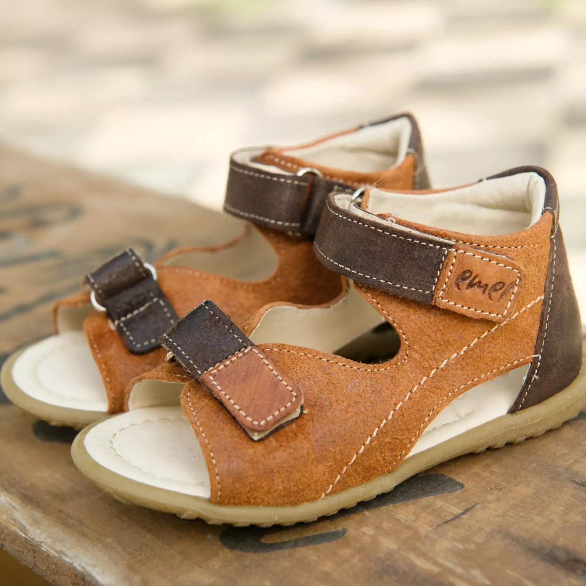 2435 Emel Brown sandals