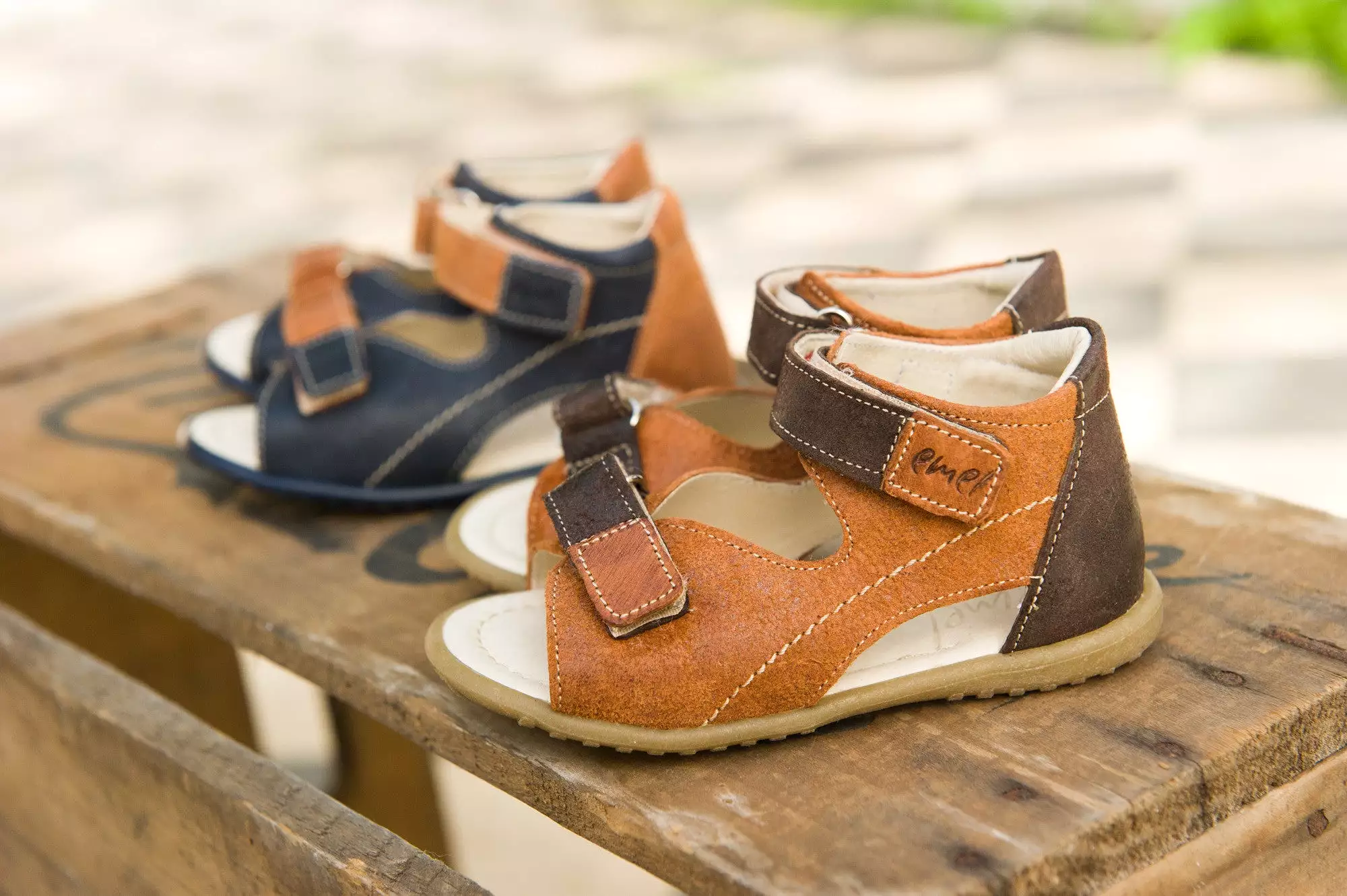 2435 Emel Brown sandals