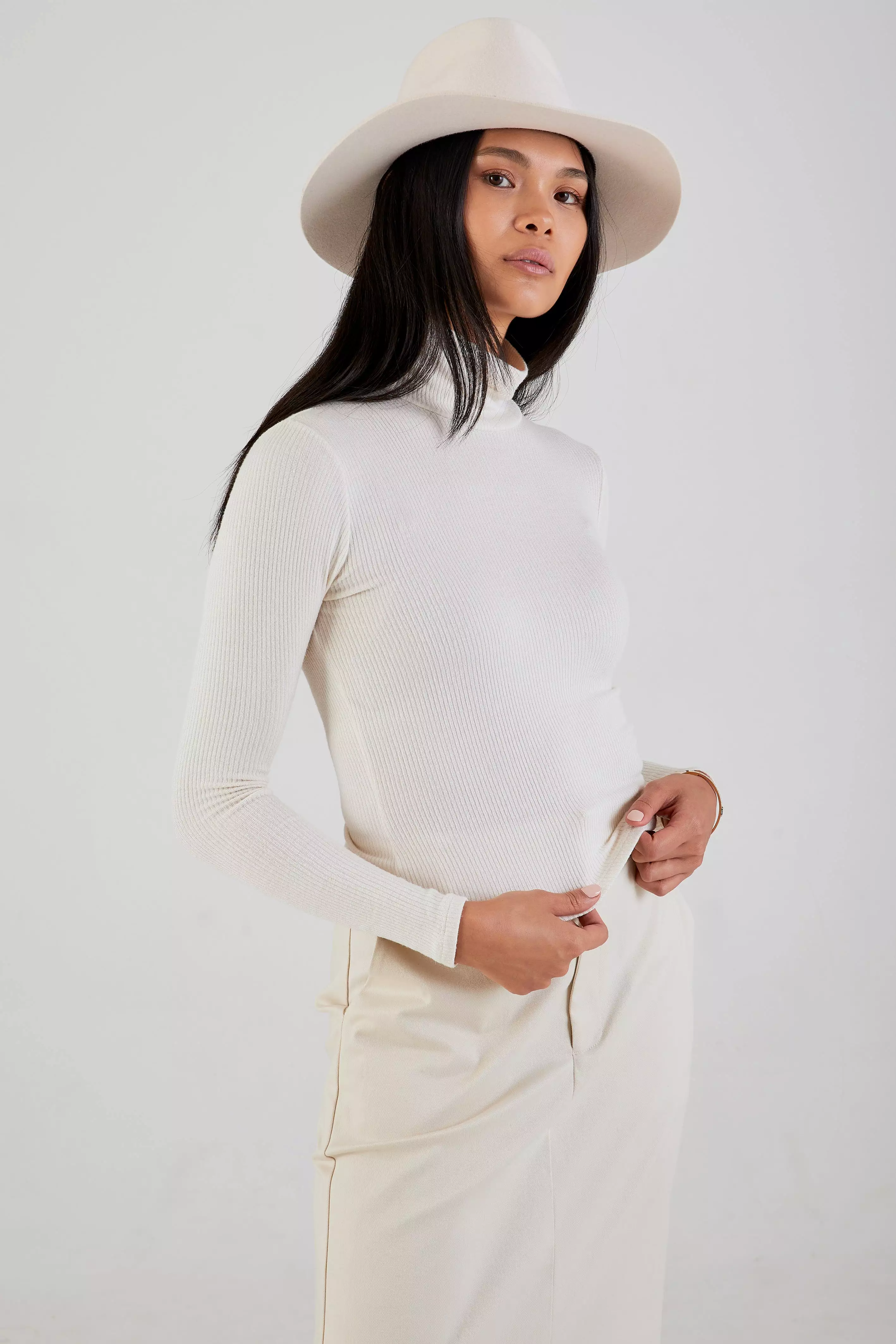 Archer Rib Turtleneck Gardenia - Shop Now