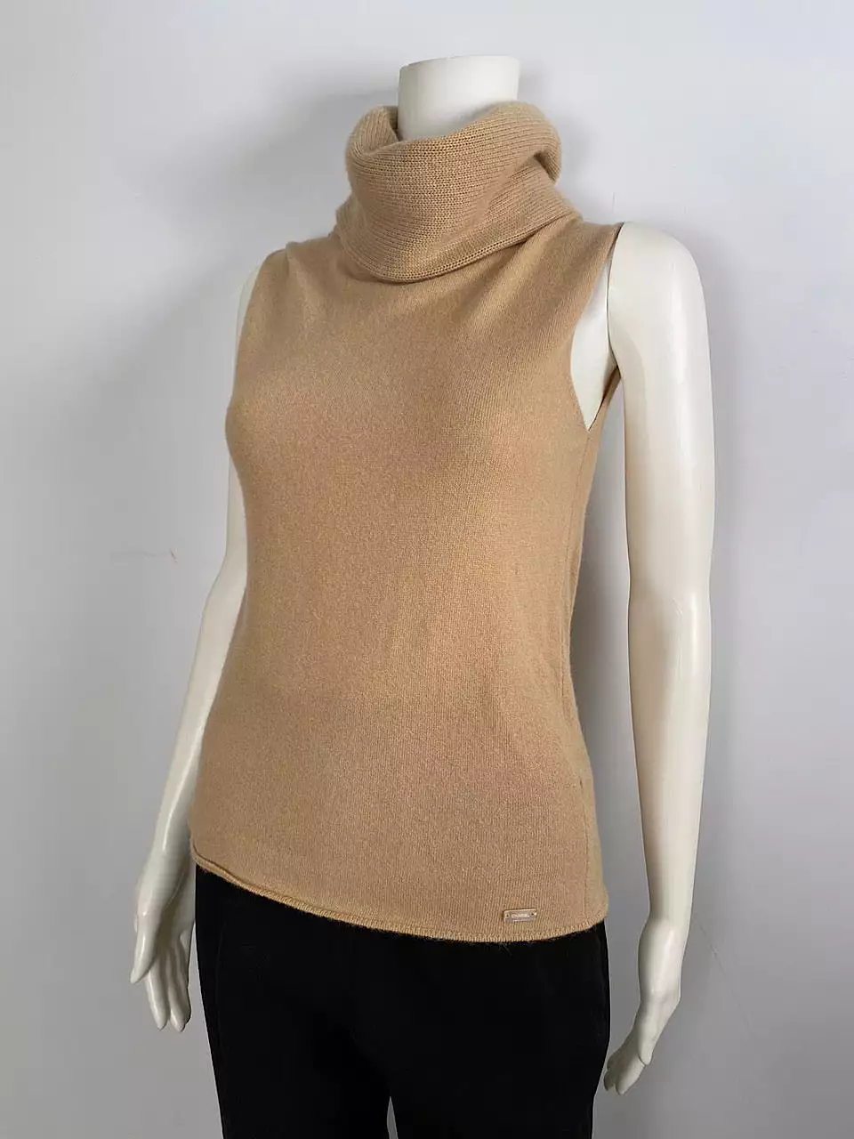 Chanel 00A 2000 Fall Light Brown Beige Turtleneck Sweater Blouse Size FR 40 US 4/6