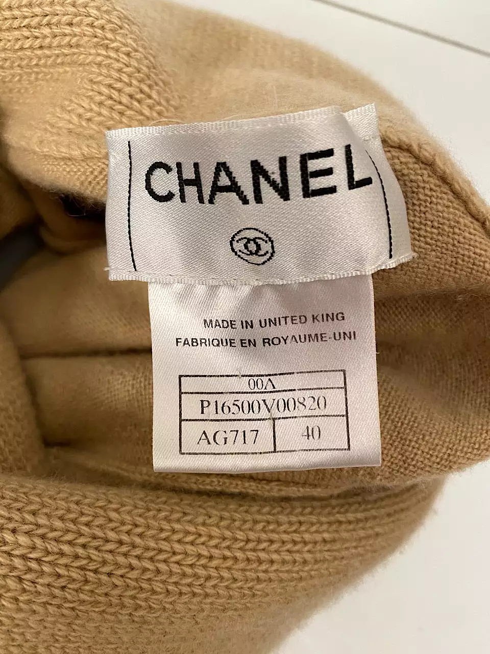 Chanel 00A 2000 Fall Light Brown Beige Turtleneck Sweater Blouse Size FR 40 US 4/6