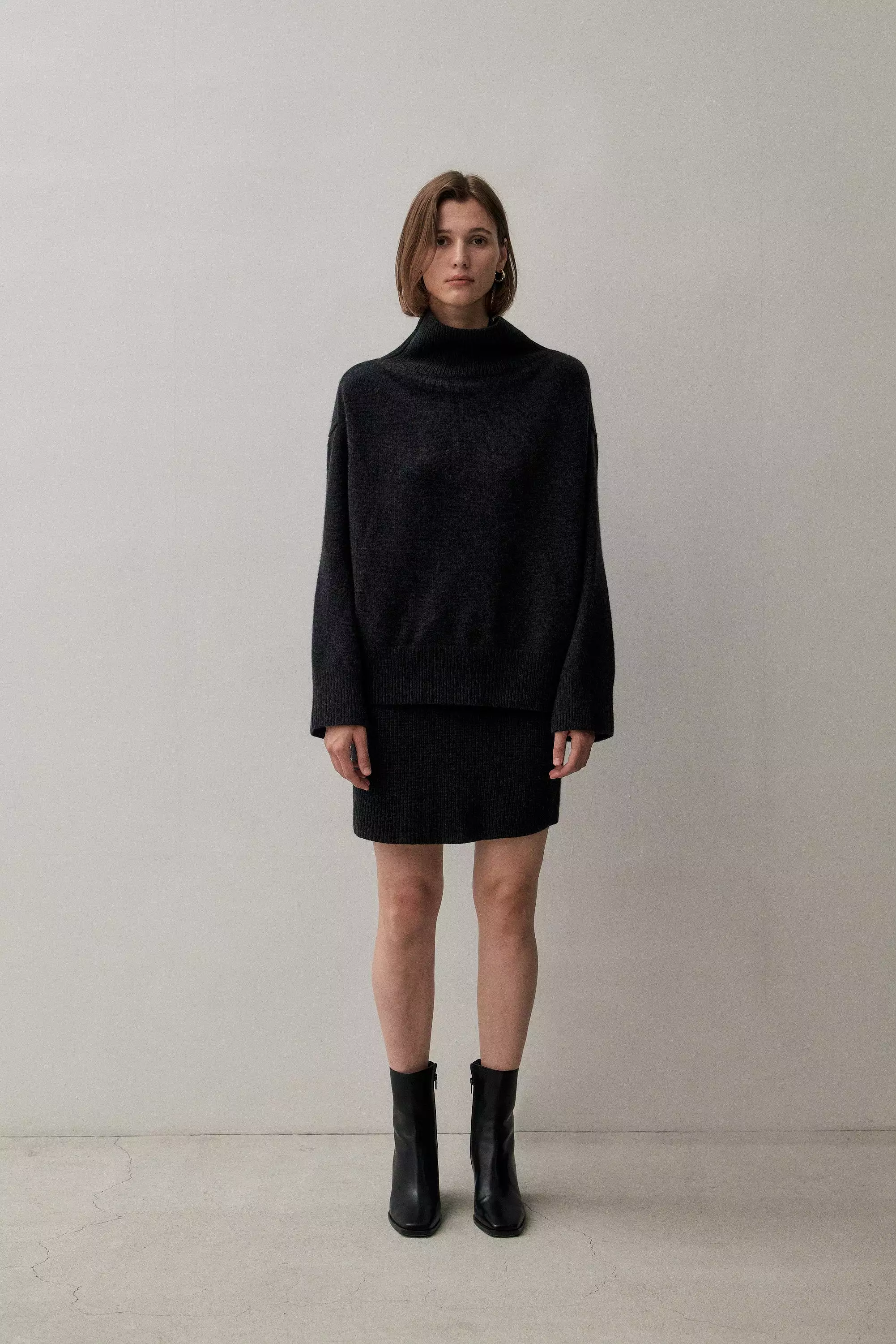 Classic Turtleneck in Charcoal