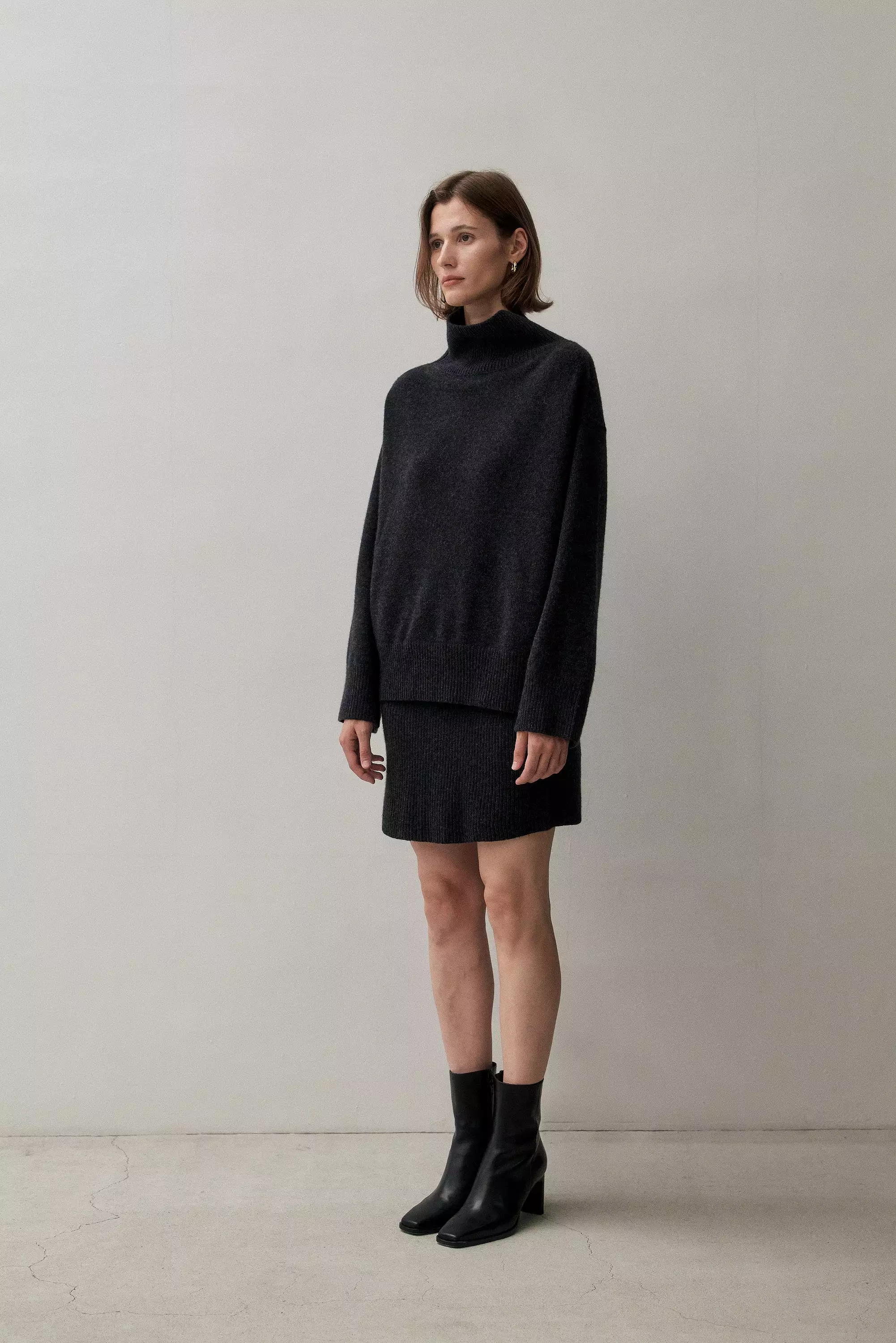 Classic Turtleneck in Charcoal