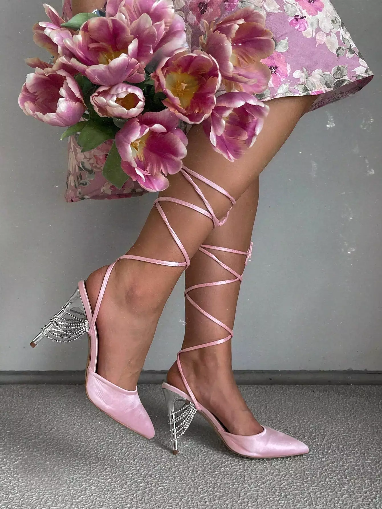 fashionable pointed toe stiletto heel pumps with light pink dacron vamp, strappy and chain design for spring and summer