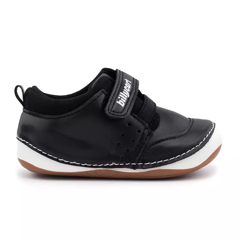 JETT black sneakers