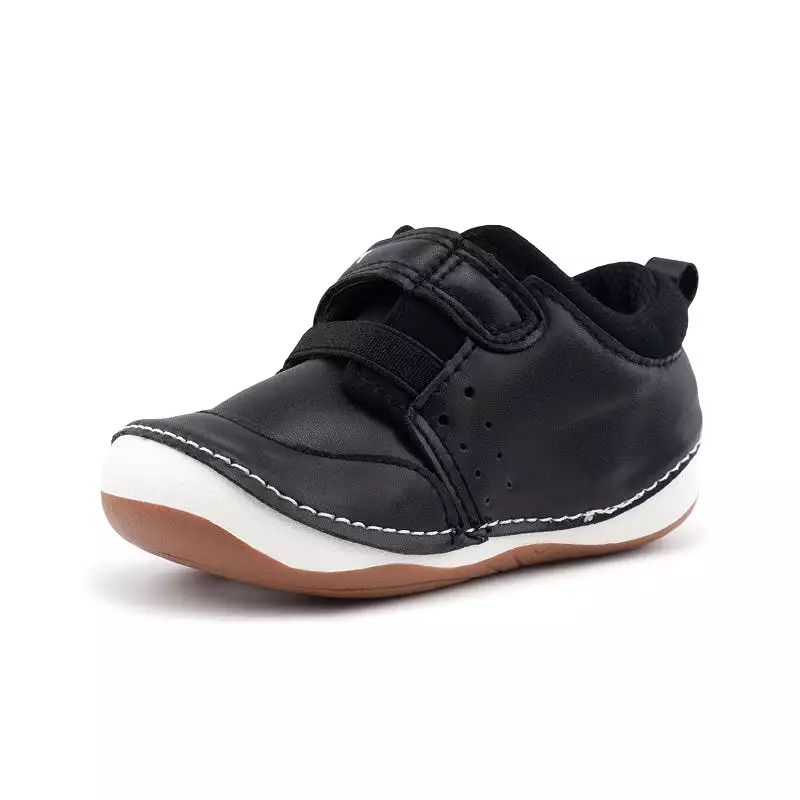 JETT black sneakers