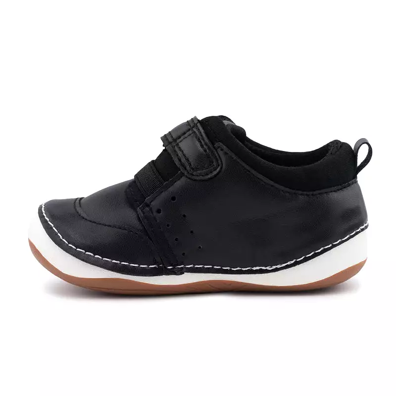 JETT black sneakers