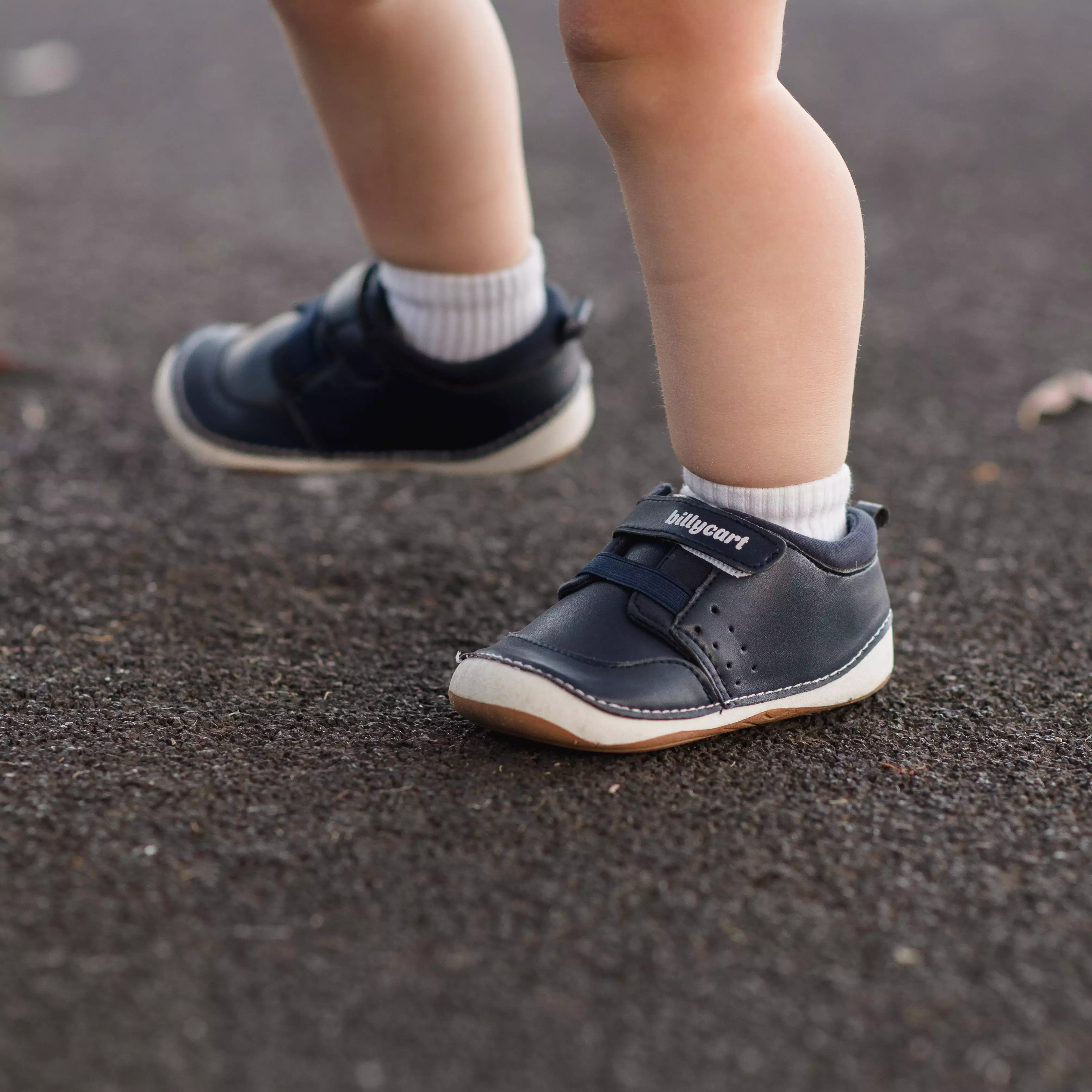 navy blue unisex sneaker