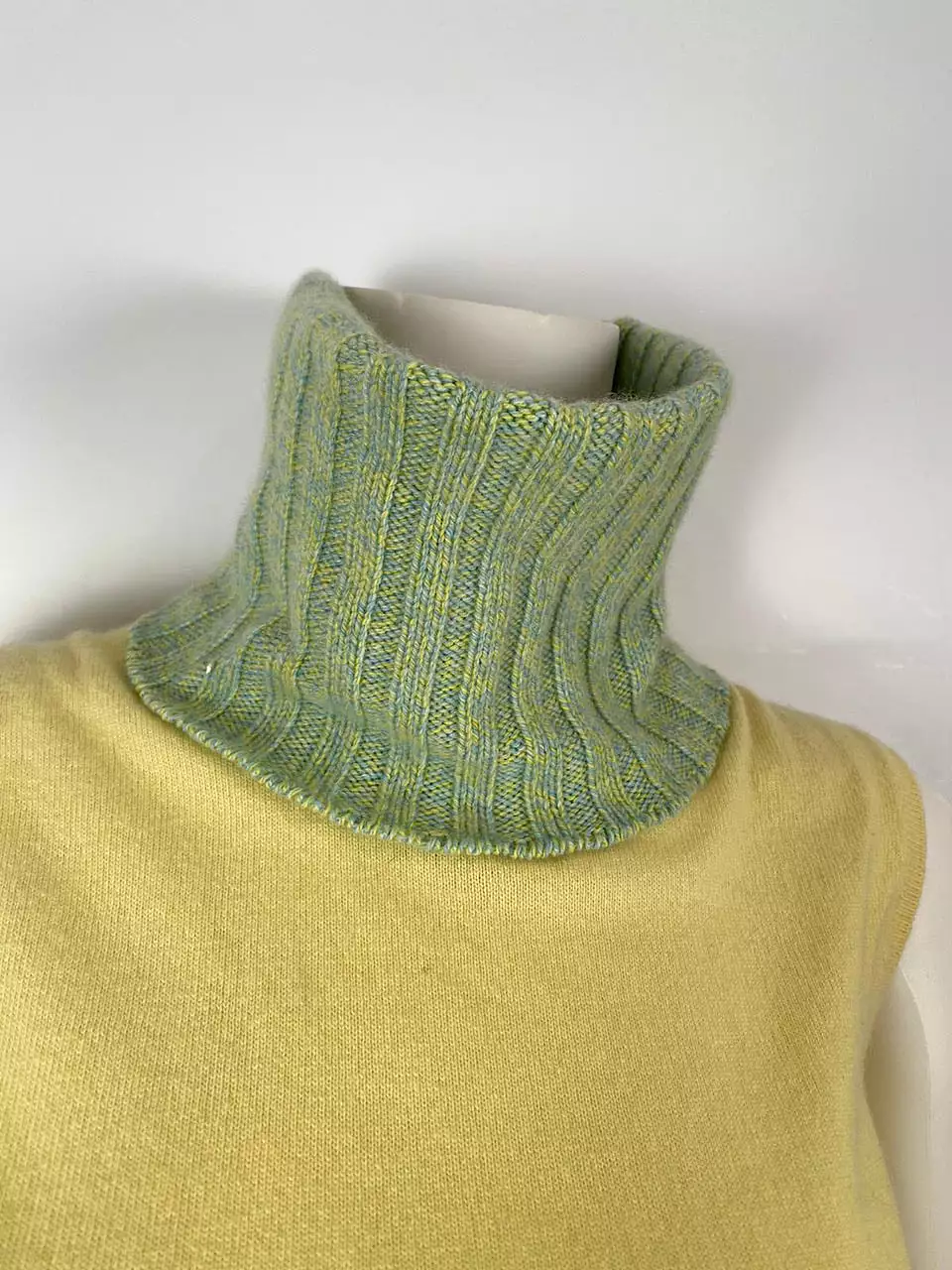 NWT Chanel 01A 2001 Fall green yellow turtleneck sweater blouse size FR 40 US 4