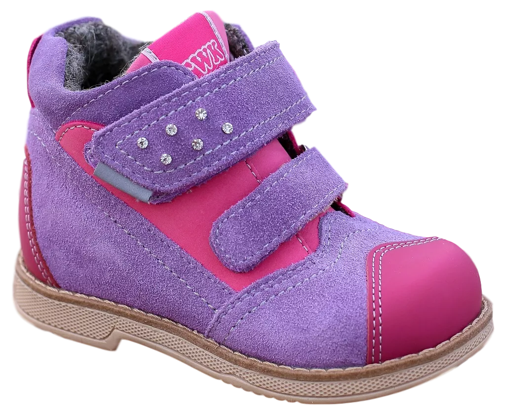 Orthopedic boots for kids, TW-406-2, with fasteners, suitable for autumn and winter outdoor activities.